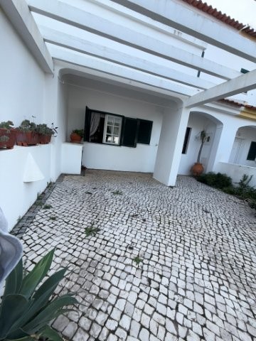 23 : Moradia T2 com 3 Wc, Orientação Solar  a Sul