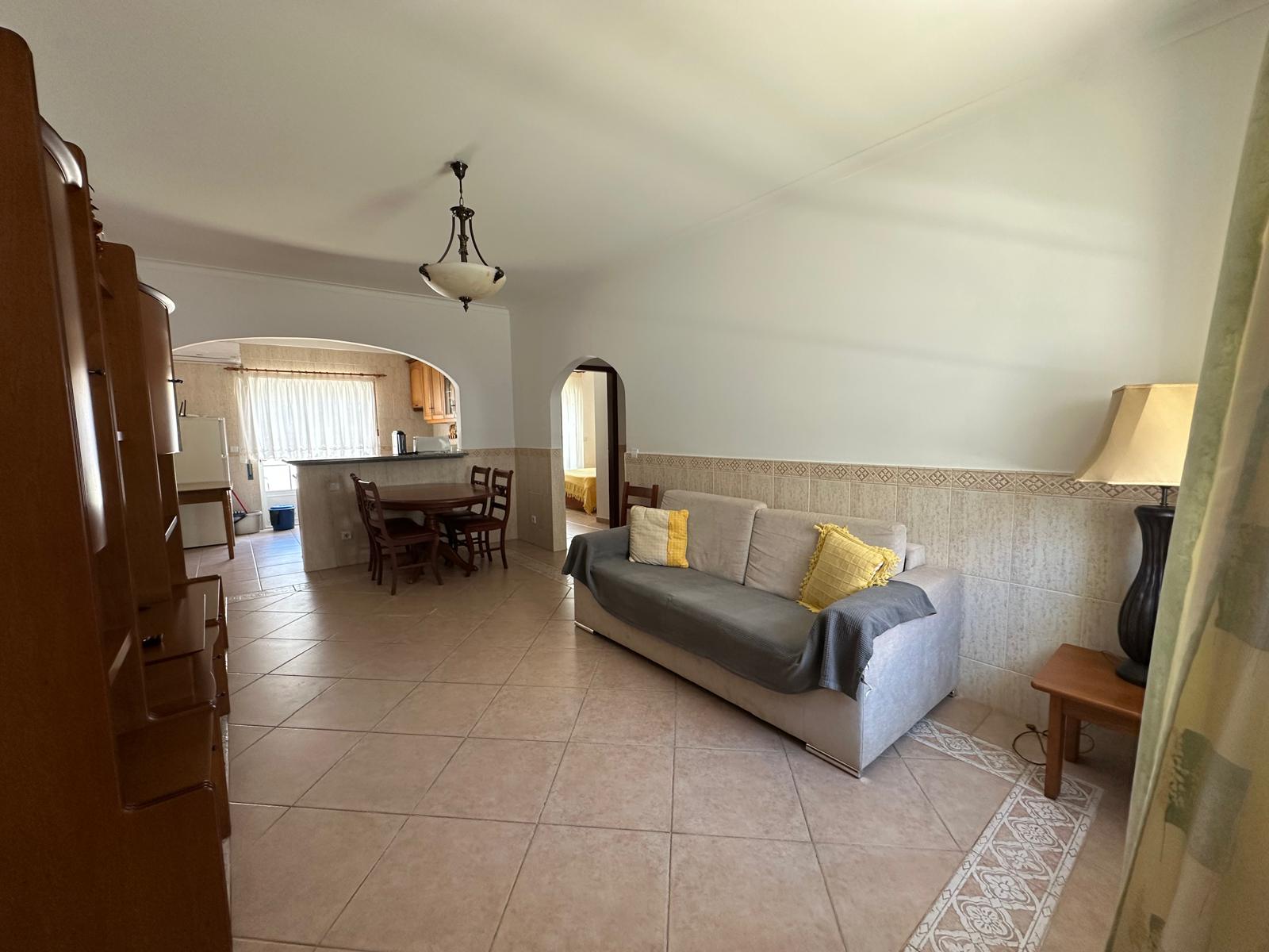 4  : 2 bedroom apartment with garage