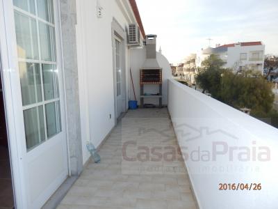 4  : 2 bedroom apartment with garage